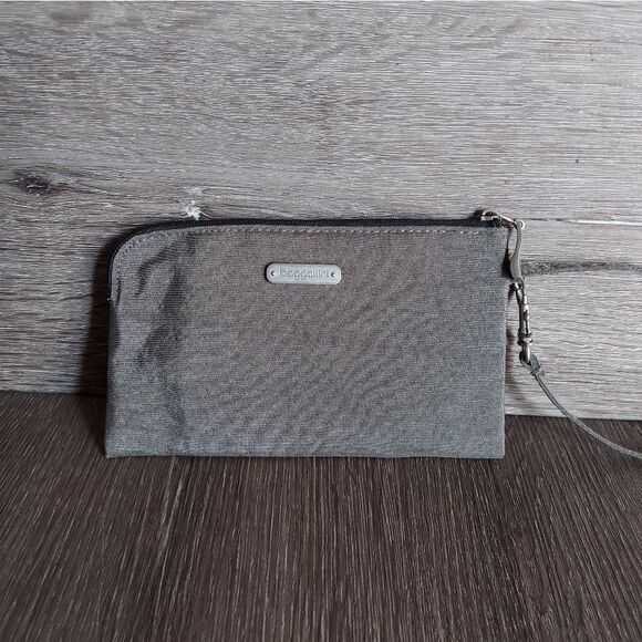 Baggallini Clutch Wristlet Wallet Nylon RFID Silver Hardware W/Card Slots EUC - Picture 1 of 5